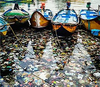 水面垃圾分散面积大，人工清洁效率低